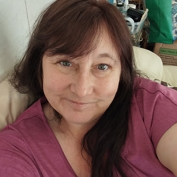 Meet your Posher, Lori - Picture 2 of 2